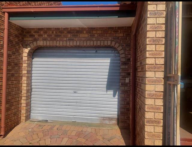 2 BEDROOM TOWNHOUSE FOR SALE IN RANDPOORT